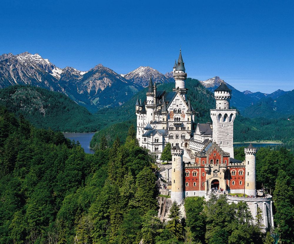 Neuschwanstein, the famous Chitty Chitty Bang Bang castle in Bavaria comes the day before our arrival